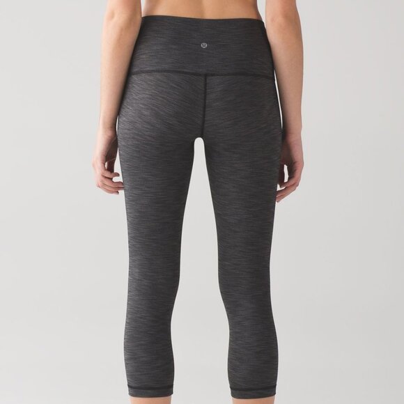 Lululemon Wunder Under Crop Size 8 - Picture 3 of 12